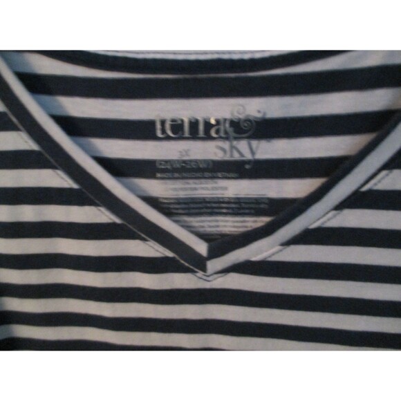 2 V neck T Shirts 3x - Picture 2 of 5